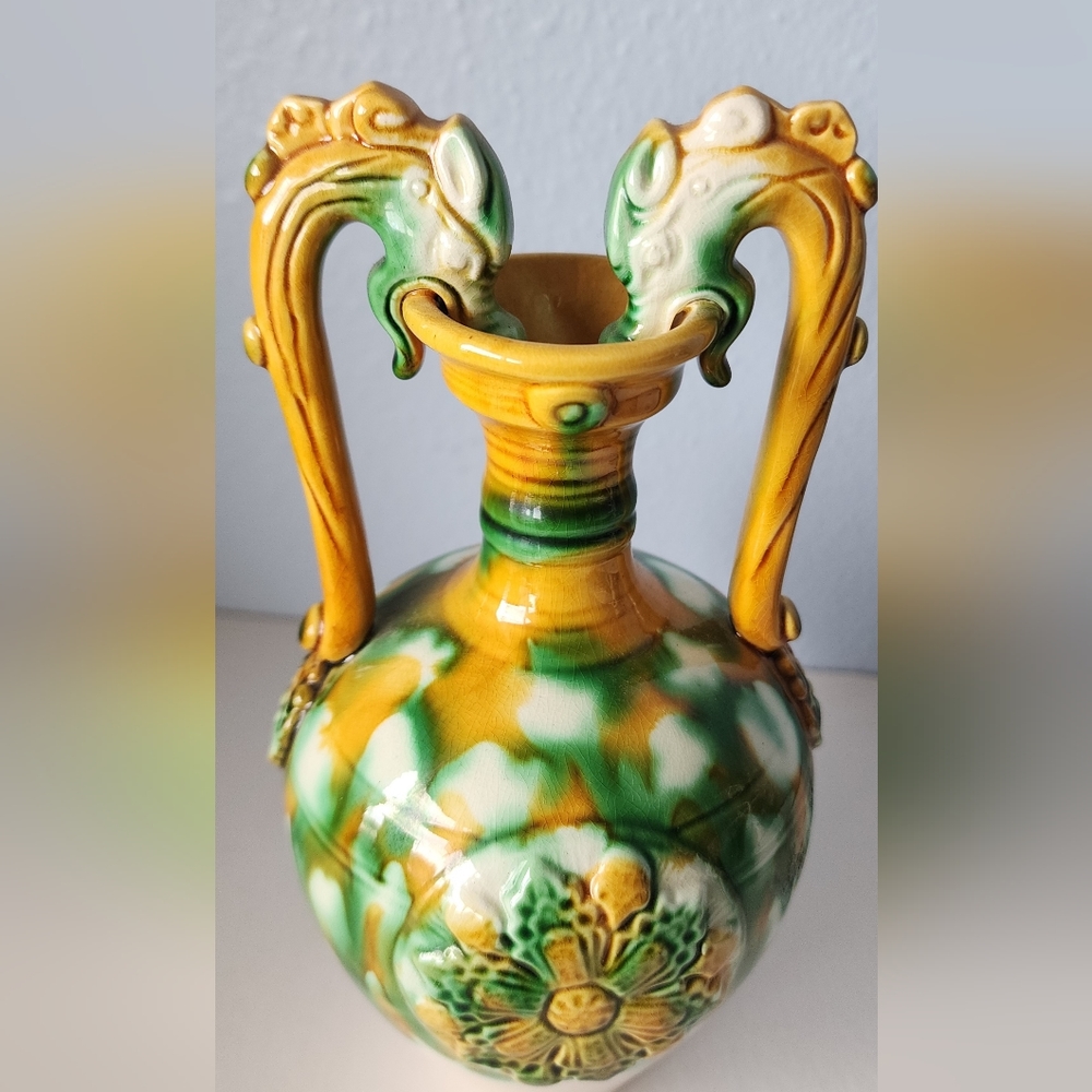 Double Dragon Head Vase